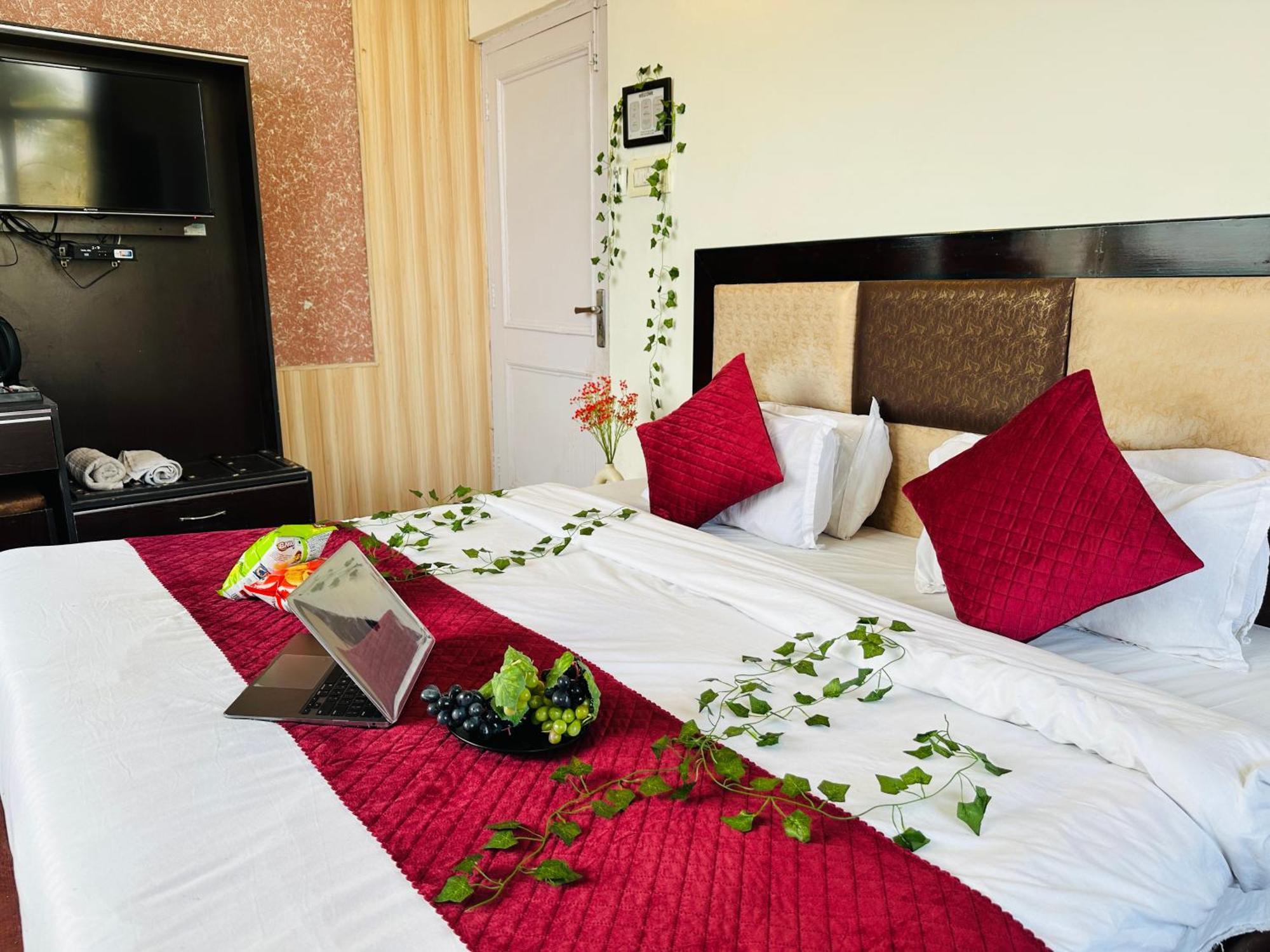 Hotel Mini Switzerland In Dalhousie Exterior photo